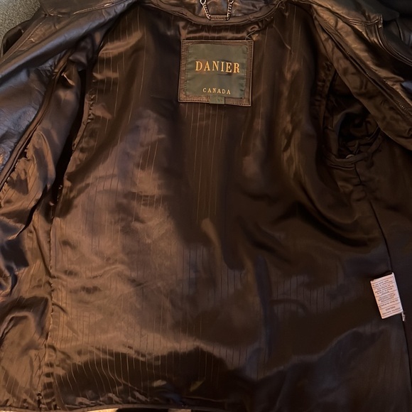 FLATTERING DANIER WOMEN’S GENUINE LEATHER JACKET with removable vest inside - Picture 9 of 9